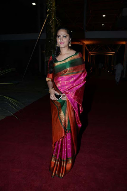 Glamorous Telugu Girl Anushka Shetty Images In Red Saree 8